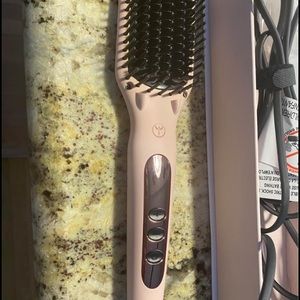 L’ange Le Vite Hairbrush Straightener